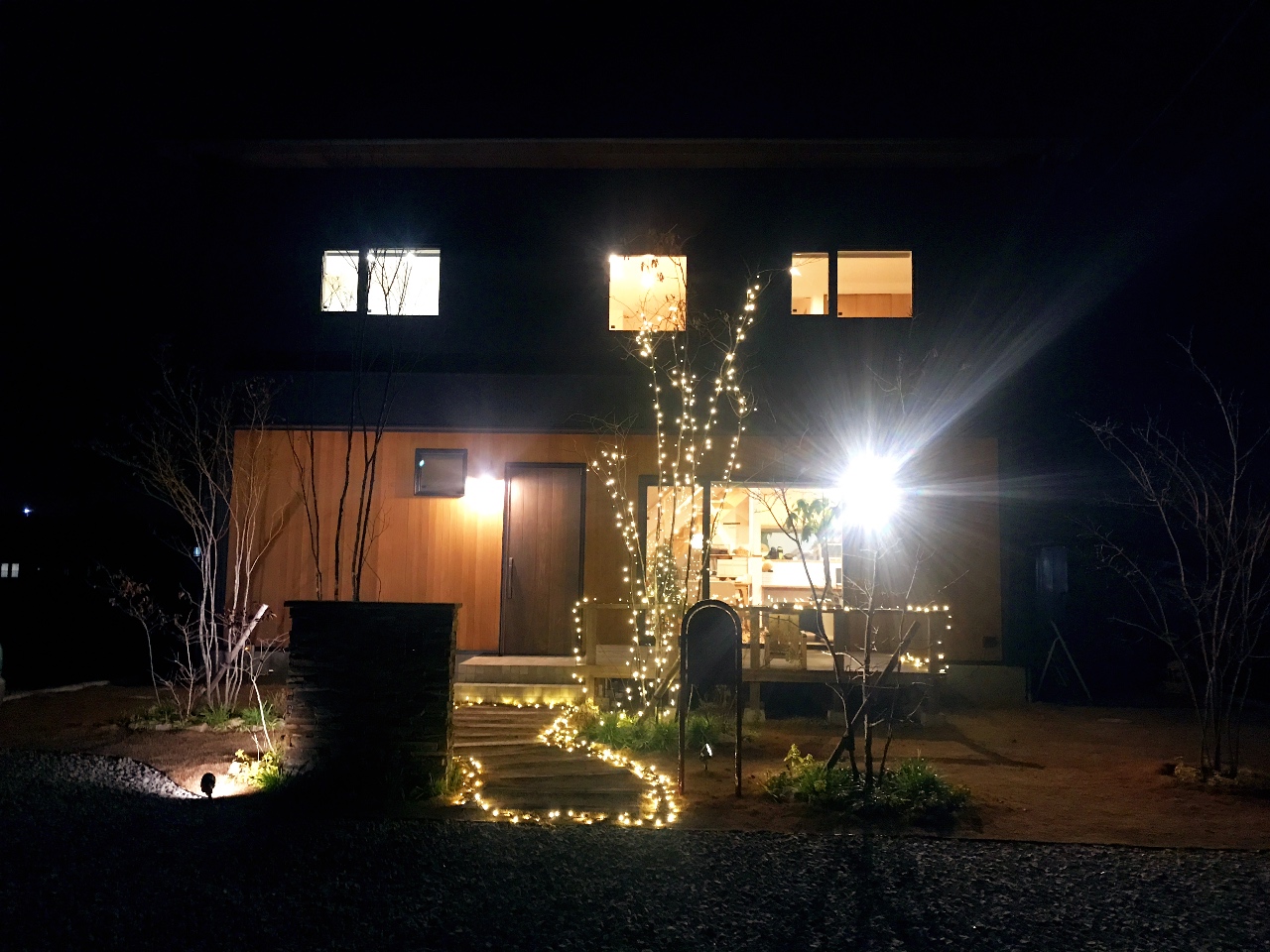 我が家のクリスマス 庭が劇的に変わる Christmas Lightsをイルミネーションしてみた Dodomakase Life